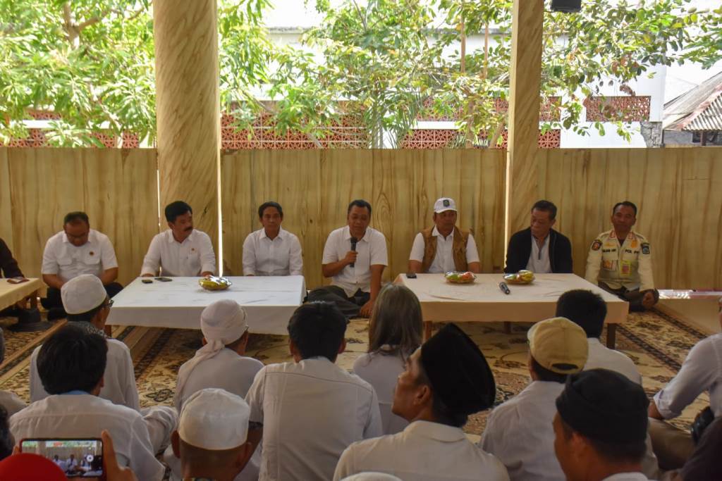 Gubernur NTB, Dr. H. Zulkieflimansyah saat melakukan kunjungan ke Gili Trawangan bersama Menteri ATR/BPN, Hadi Tjahjanto