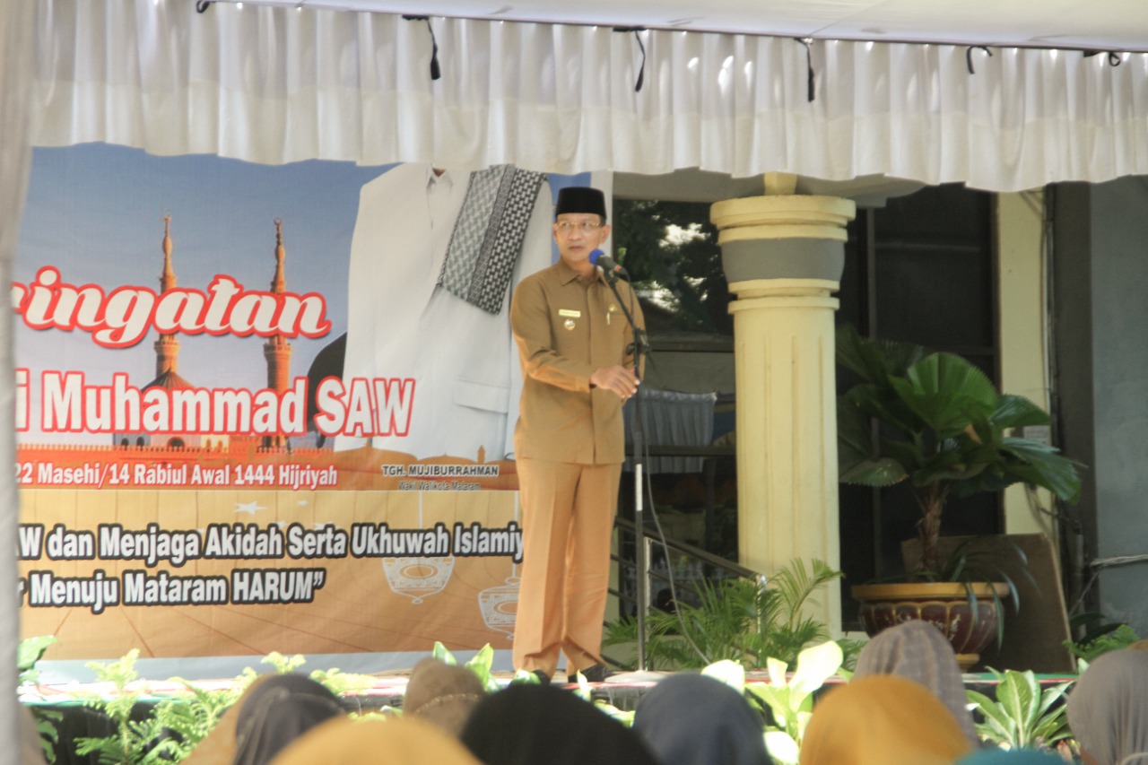 Wali Kota Mataram H Mohan Roliskana