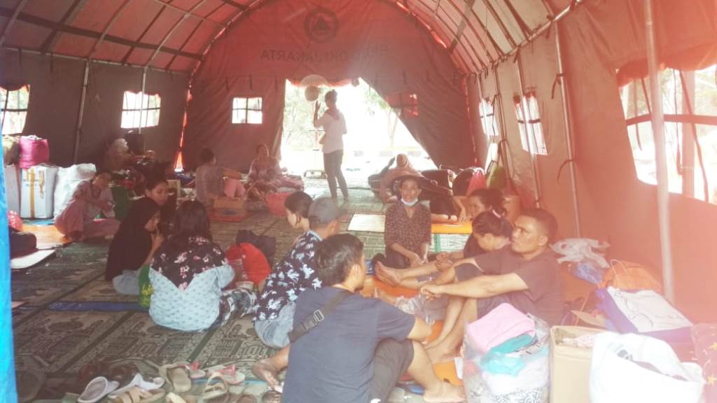 Warga korban kebakaran tinggal sementara di Posko Pengungsian