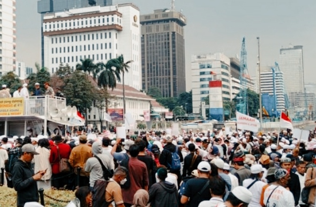 Massa aksi 411 mulai berkumpul di kawasan patung kuda, Jakarta Pusat. 
