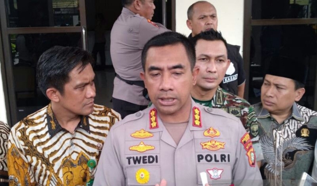 Kapolres Metro Bekasi Komisaris Besar Twedy Aditya Bennyahd