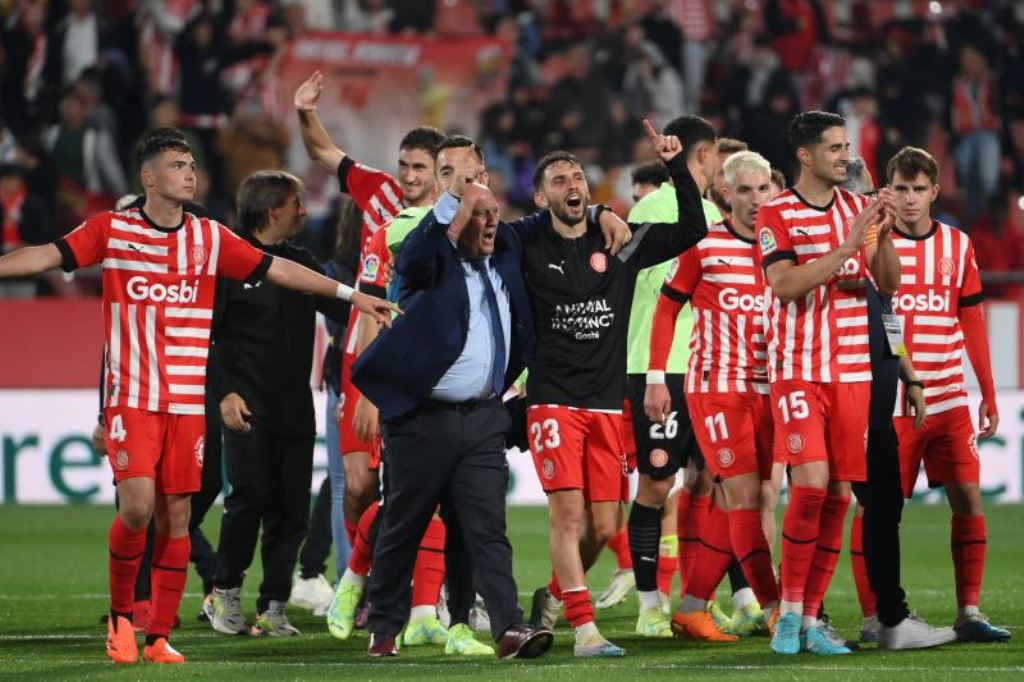 Para pemain Girona merayakan kemenangan 4-2 atas Real Madrid