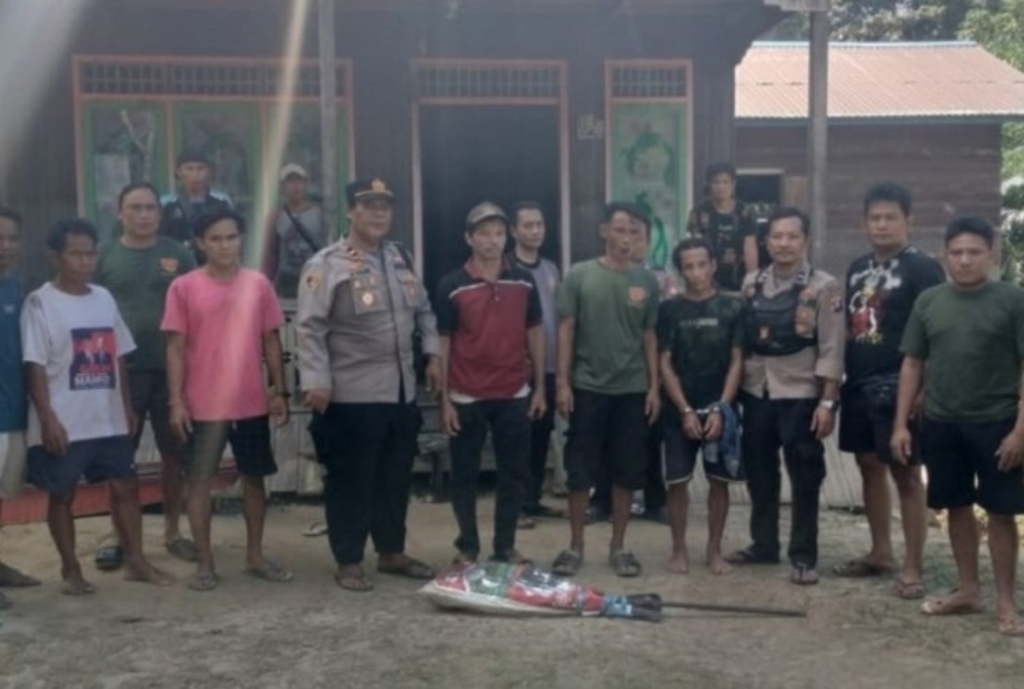 Polsek Katingan Hulu saat menahan pelaku penembakan terhadap korban Wisono. 