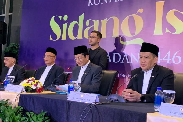 Menteri Agama RI, Prof Nasaruddin Umar. saat memberikan keterabgan usai sidang isbat penentuan awal Ramadhan di Auditorium H.M. Rasjidi, Kantor Kemenag, Jakarta Pusat, pada Jumat sore (28/2/2025),