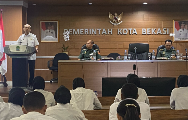 Kegiatan Studi Lapangan Pelayanan Publik Kepengawasan Pimpinan (Stula PKP) Mabes TNI di Aula Nonon Sontani Gedung Biru 10 Lantai Pemerintah Kota Bekasi, Rabu (16/4/2025).