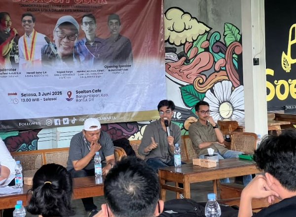 Constitutional Law Study (CLS) Yogyakarta  sedang menggelar Diskusi publik bertema “Demokrasi Substantif dan Anarkisme Taktis: Dilema Etika dalam Aksi Mahasiswa” di Soeltan Cafe and Eatery, Banguntapan, Bantul, Yogyakarta, Selasa (3/6/2025).