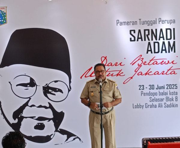 Wakil Gubernur DKI Jakarta Rano Karno saat membuka pameran lukisan tunggal karya maestro pelukis asal Betawi Sarnadi Adam di Pendopo Balai Kota, Senin (23/6/2025). 