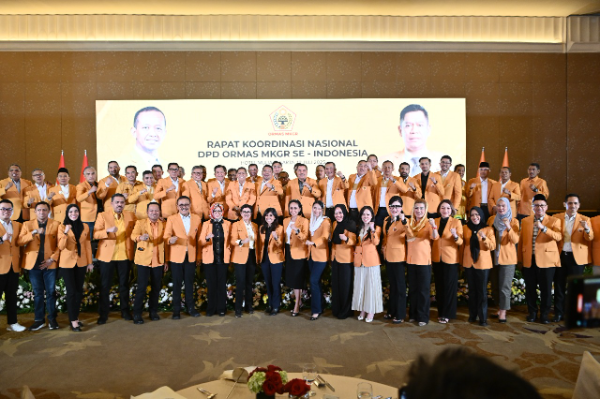 Dewan Pimpinan Daerah (DPD) Ormas MKGR Provinsi se Indonesia berpoto bersama dalam Rakornas Ormas MKGR yang gelar di Hotel Mulia Jakarta, Sabtu (18/7/2025)