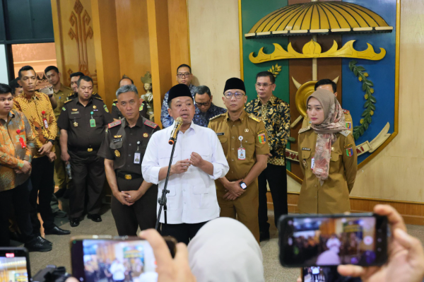 Menteri ATR/BPN Nusron Wahid saat memberikan keterangan kepada awak media usai Rakor bersama seluruh kepala daerah se-Provinsi Lampung di Kantor Gubernur Lampung, Selasa (29/07/2025).
