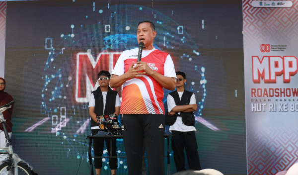 Wali Kota Bekasi, Tri Adhianto, saat membuka giat Roadshow Mal Pelayanan Publik di Pasar Alam Vida, Bantargebang Kota Bekasi.