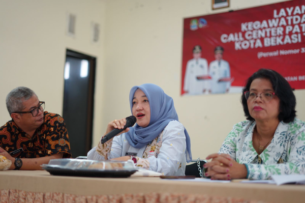 Sosialisasi Layanan Kegawat daruratan Call Center Patriot Siaga 112 kepada masyarakat di Kecamatan Bekasi Barat, Kamis (30/10/2025). 