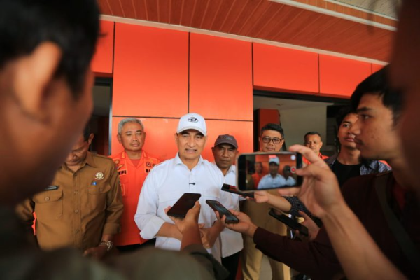 Wakil Gubernur Banten Dimyati Natakusumah saat di wawancara awak media, Serang (18/12/2025).
