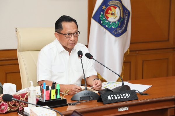 Mendagri Tito Karnavian dalam Rapat Evaluasi Realisasi APBD Tahun 2025, bersama dengan seluruh kepala daerah, di Kantor Pusat Kementerian Dalam Negeri (Kemendagri) Jakarta, Rabu, (24/12/2025).