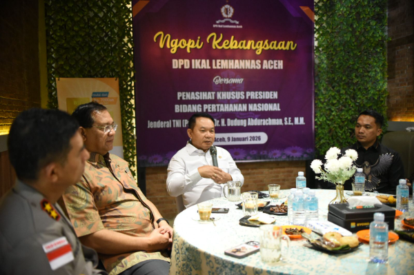 Penasehat khusus Presiden Bidang Pertahanan Jenderal TNI (Purn) Prof. Dr. H. Dudung Abdurachman, S.E., M.M., ‘Ngopi Kebangsaan’ bersama Alumni Lemhannas Aceh, di Banda Aceh. Jum'at (9/1/2026).