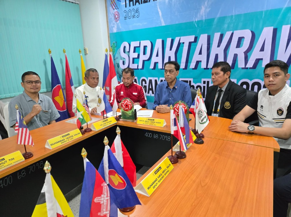 President ASTAF Datuk Abdul Halim Kader didampingi Vice President ASTAF Syahrizal Bakhtiar Menerima Kunjungan Ketum PB.PSTI Periode 2025 - 2029  H.Surianto dan Sekjen PB.PSTI Prof. Nahrowi di Ruang Meeting seagames di Nakhon Pathon Thailand. (Foto Dok.17/12/2025).