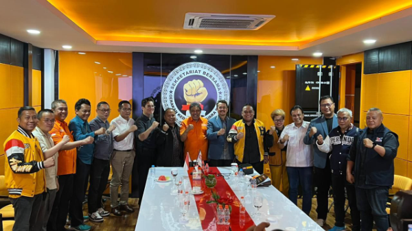 Rapat koordinasi Sekber GKSR bersama delapan partai non-parlemen di Jakarta membahas isu ambang batas parlemen dan penerapan e-Voting demi demokrasi yang inklusif dan transparan. Rabu, (4/2/2026).