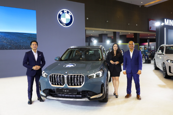 BMW dan MINI memamerkan jajaran kendaraan premium serta model listrik terbaru di BMW Group Pavilion, Hall B3 JIExpo Kemayoran, pada ajang IIMS 2026 di Jakarta.