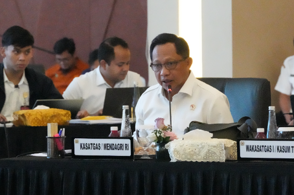 Jumlah pengungsi pascabencana Sumatera turun drastis. Kasatgas PRR Tito Karnavian apresiasi dukungan DPR RI dalam percepatan rehabilitasi dan rekonstruksi.