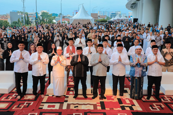 Gubernur DKI Jakarta Pramono Anung menegaskan Jakarta International Stadium harus memberi manfaat nyata bagi warga. Dalam JIS Ramadan Fest 2026, Jakpro menyalurkan 4.500 paket sembako murah, menghadirkan dai nasional, serta memperkuat fungsi JIS sebagai ruang publik multifungsi dan inklusif.