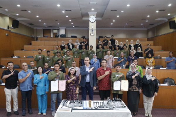 PTPN IV PalmCo memperluas program pemberdayaan UMKM pandai besi ke Sumatera Utara setelah sukses di Riau. Melalui inkubasi koperasi, fasilitasi legalitas, hingga sertifikasi SNI, PalmCo memperkuat rantai pasok alat panen sekaligus mendorong pertumbuhan ekonomi desa dan kemandirian pengrajin lokal.