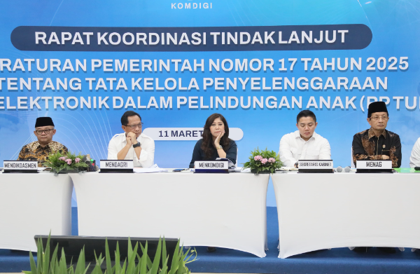 Mendagri Tito Karnavian menegaskan pemerintah daerah harus aktif terlibat dalam melindungi anak dari dampak negatif sistem elektronik dan media sosial melalui implementasi PP Nomor 17 Tahun 2025 tentang tata kelola sistem elektronik dalam pelindungan anak.