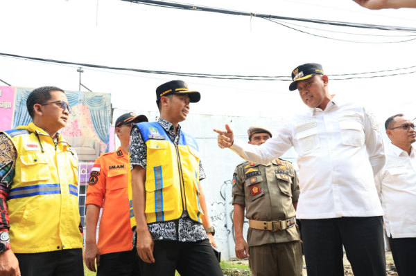 Wali Kota Bekasi, Tri Adhianto, saat melakukan Inspeksi Jalur Angkutan Lebaran Tahun 2026 M/1447 H, Kamis (12/3/26) dengan titik kumpul di Plaza Pemerintah Kota Bekasi 

