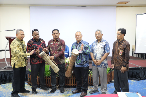 Kemendagri melalui Ditjen Bina Keuda mendorong percepatan penyaluran Dana Otonomi Khusus Papua guna menekan SiLPA daerah dan memastikan program prioritas seperti pendidikan dan kesehatan berjalan tepat waktu.