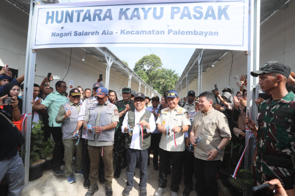 Satgas PRR Pascabencana Sumatera mencatat kemajuan signifikan dalam relokasi pengungsi. Sumatera Utara kini menyusul Sumatera Barat mencapai nol pengungsi di tenda menjelang Lebaran 2026, sementara pengungsi tersisa berada di Aceh.
