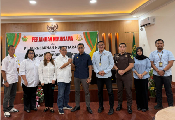 PTPN IV Regional V menggandeng Kejari Sintang untuk memperkuat kepastian hukum dan pemulihan aset. Sinergi ini menjadi langkah strategis dalam mendorong tata kelola perusahaan yang transparan dan berkelanjutan.