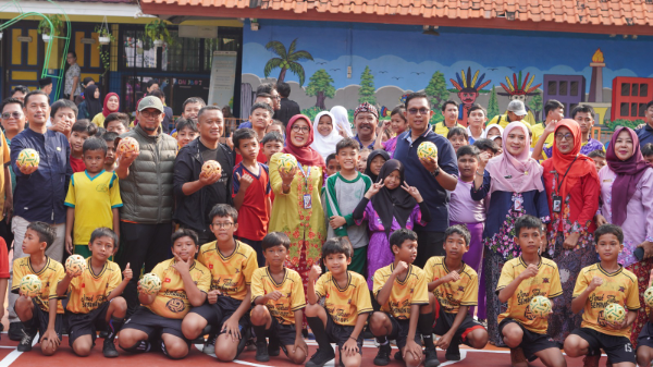 Ketua PSTI Jakarta Barat Dr. Diding Wahyudin membuka kegiatan sosialisasi sepak takraw bagi guru dan siswa SD se-Kecamatan Grogol Petamburan di SDN Jelambar Baru 07, Jakarta Barat.