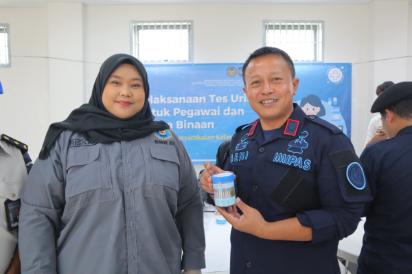 Lapas Kelas I Tangerang memperkuat komitmen pemberantasan Halinar melalui apel bersama, ikrar integritas, sidak blok hunian, dan tes urine sebagai langkah nyata menjaga pemasyarakatan yang bersih, aman, dan profesional.