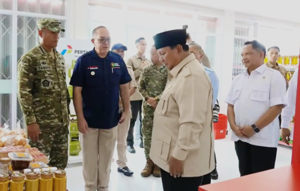 Presiden Prabowo dan Mendagri Tito Karnavian resmikan 1.061 Koperasi Merah Putih, dorong desa mandiri dan ekonomi rakyat semakin kuat.