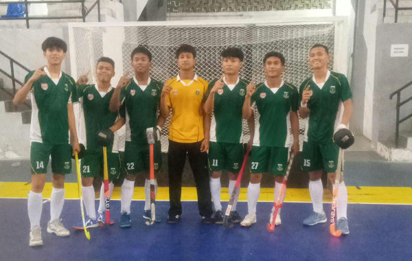 Tim Hoki Putra Banten merayakan kemenangan 9-4 atas Jawa Timur pada babak Kejurnas Hockey Indoor 2026 di GOR Nambo Jaya Center, Kota Tangerang, Sabtu (28/8/2026). Kemenangan tersebut mengantarkan Banten ke partai final menghadapi Jawa Barat.