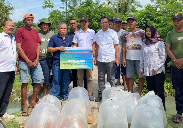 Kebun Bah Jambi PTPN IV Regional 2 menjadi salah satu bagian dari aktivitas ekonomi masyarakat Simalungun melalui penyerapan tenaga kerja lokal dan pelaksanaan berbagai program Tanggung Jawab Sosial dan Lingkungan (TJSL).