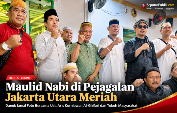 Foto Bersama Daenk Jamal, Ust. Aris Kurniawan Al Ghifari beserta Jajaran tokoh masyarakat dan rangkaian peringatan Maulid Nabi Muhammad SAW di Musala Al-Ikhlas, Pejagalan, Jakarta Utara, Sabtu (5/9/2026).