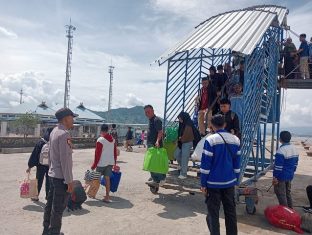 Polsek Pelabuhan Bima Laksanakan Pengamanan Penumpang KM  Tilongkabila   