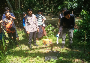 Warga Tiwugalih, Praya Digegerkan Ditemukan Mayat Bayi Membusuk di Sungai Srigangga