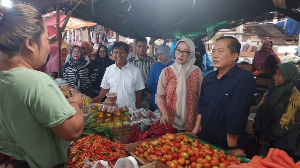 Awali Tugas Pagi, Gubernur Mamiq Iqbal Kunjungi Pasar Tanah Mira KSB, Pantau Harga