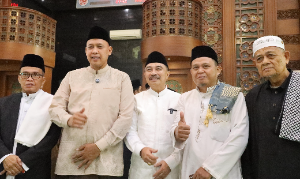 Wali Kota Dan Wakil Wali Kota Bekasi Sholat Idul Fitri 1446 Hijriyah di Masjid Agung Al-Barkah 