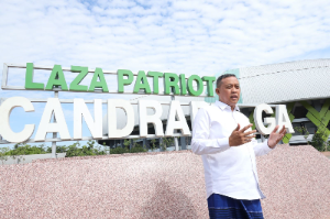 Waduh, Baru Saja Diresmikan Tulisan Plaza Patriot Candrabhaga Hurupnya Sudah Hilang Dua