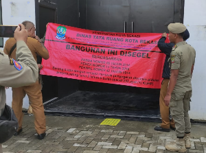 Tak Berizin, Distaru Kota Bekasi Segel Kafe Makmur Bahagia di Pekayon Jaya