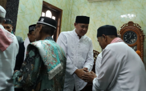 Wali Kota Bekasi Sapa Warga Lewat Shalat Jumat Berjamaah di Masjid Al Ikhlas Marga Mulya