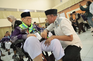Wali Kota Bekasi Lepas 420 Calon Jamaah Haji Kloter Pertama ke Tanah Suci