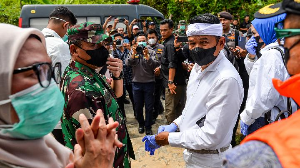 Gubernur KDM Akan Tanggung Biaya Hidup Dan Pendidikan Keluarga Korban Ledakan Amunisi Garut