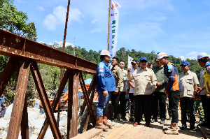 Mendagri Dampingi Presiden Prabowo Tinjau Langsung Progres Pembangunan Infrastruktur di Tapsel