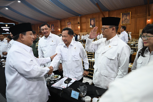 Mendagri Tito Karnavian Hadiri Rapat Kerja Pemerintah di Istana, Presiden Prabowo Tekankan Stabilitas Nasional di Tengah Ketidakpastian Global