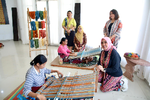 Ketua Harian Dekranas Tri Tito Karnavian Dorong Pemasaran Global dan Inovasi Tenun Belu NTT