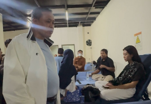 Wali Kota Bekasi Jenguk Korban Tabrakan Kereta di RSUD Kota Bekasi