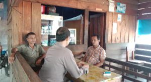 Bhabinkamtibmas Polsek Barumun Sambangi Warga Desa Paringgonan Julu, Sampaikan Pesan Kamtibmas dan Imbauan Waspada Kejahatan