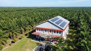PTPN IV PalmCo Pasang PLTS di Gereja Katolik Kalbar, Dukung Energi Bersih dan Efisiensi Rumah Ibadah